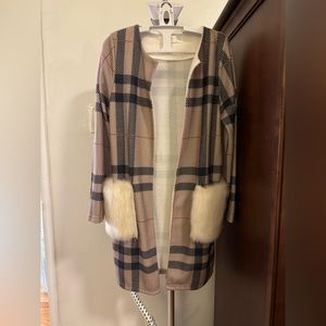 Coat with cute fur pockets